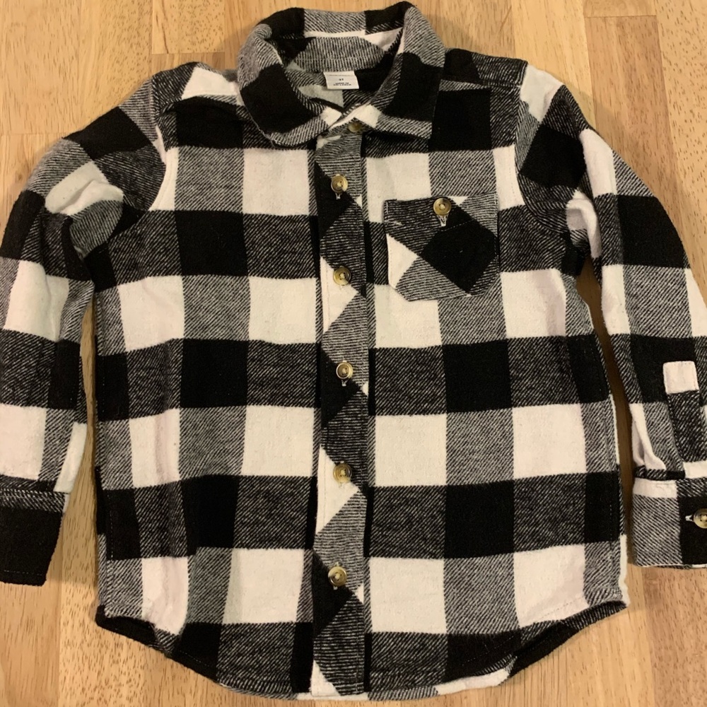 4/10$$ Old Navy flannel black and white 3T